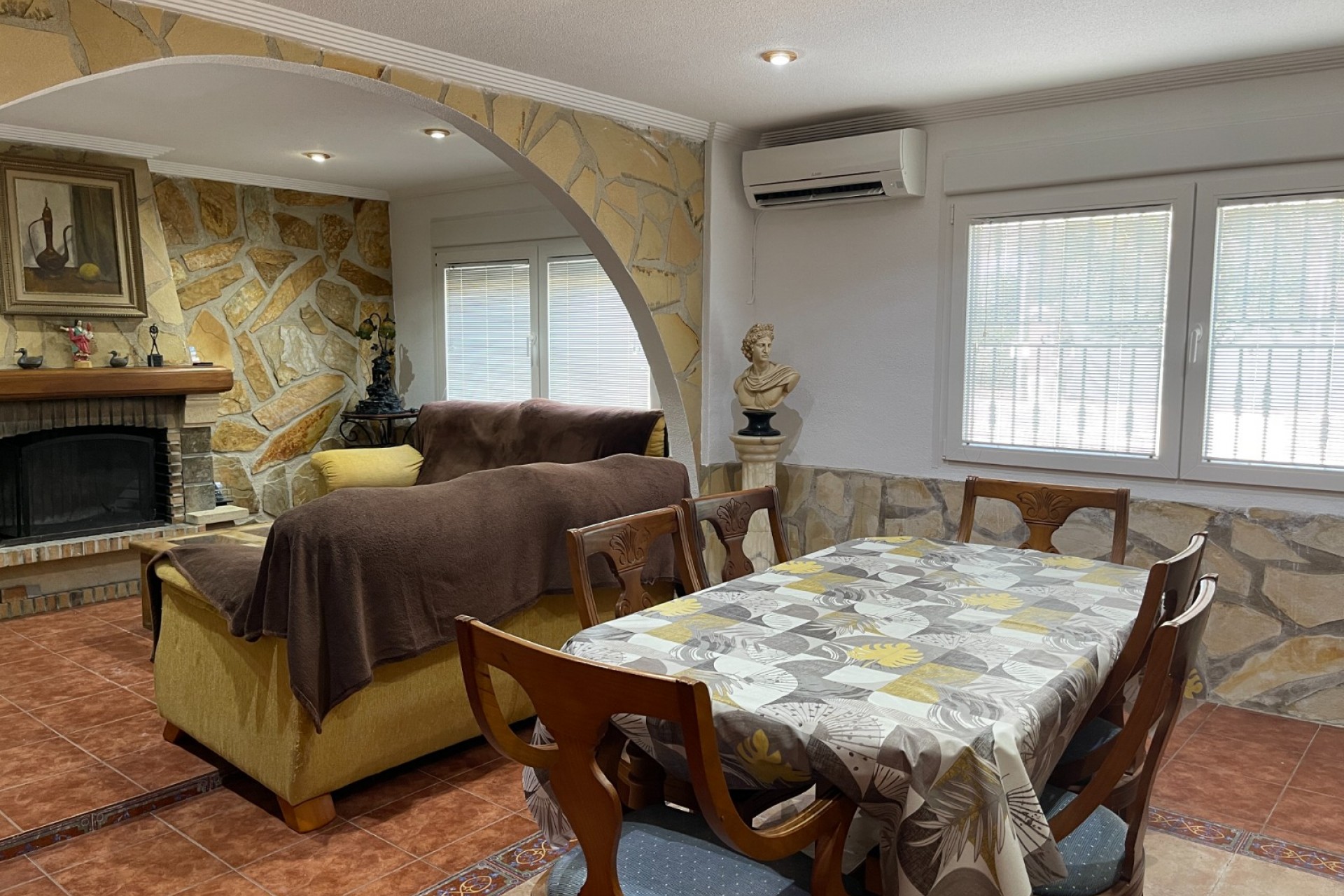 Återförsäljning - Villa -
Crevillent - Inland