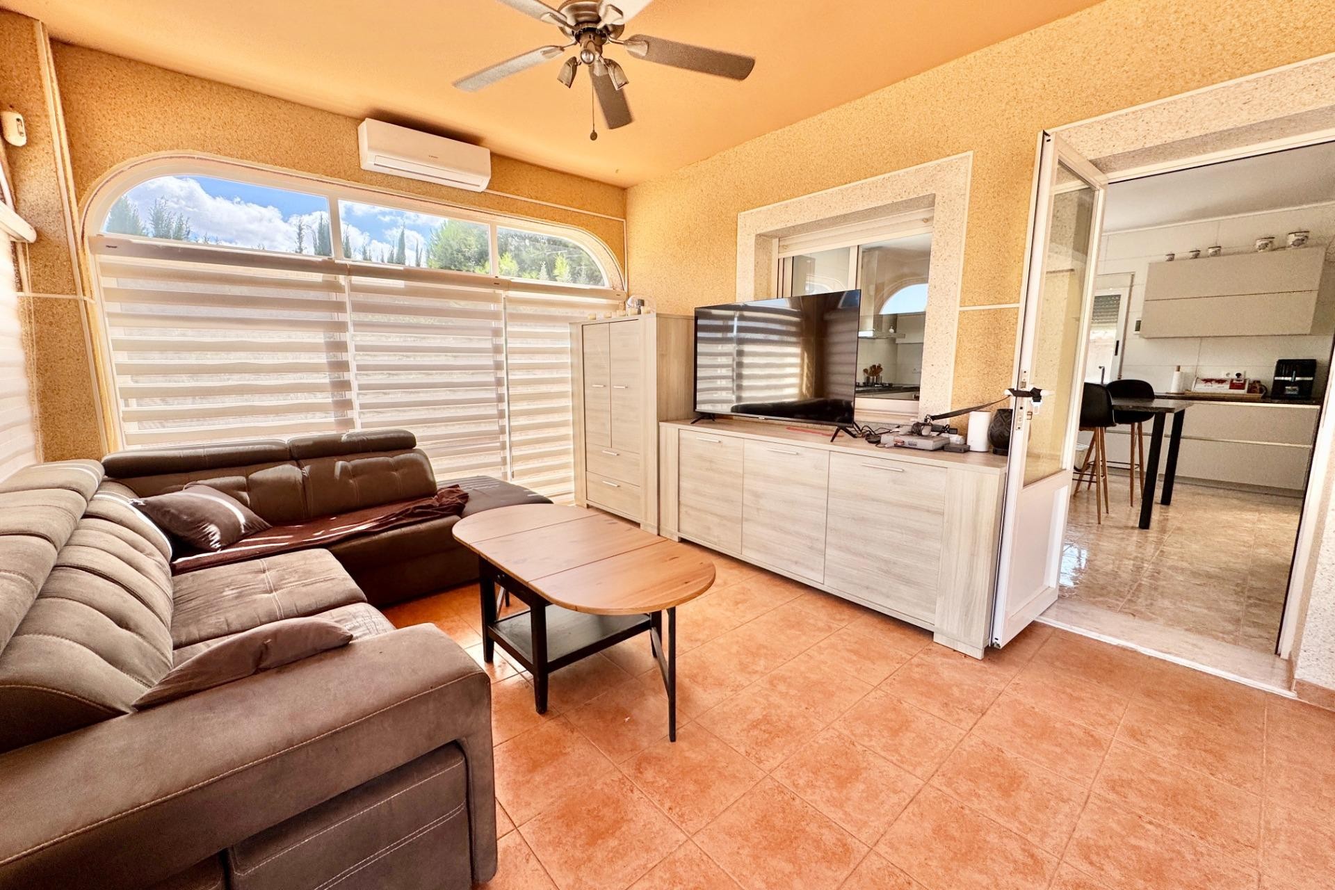 Återförsäljning - Villa -
Dolores - Cmno. Escorredor