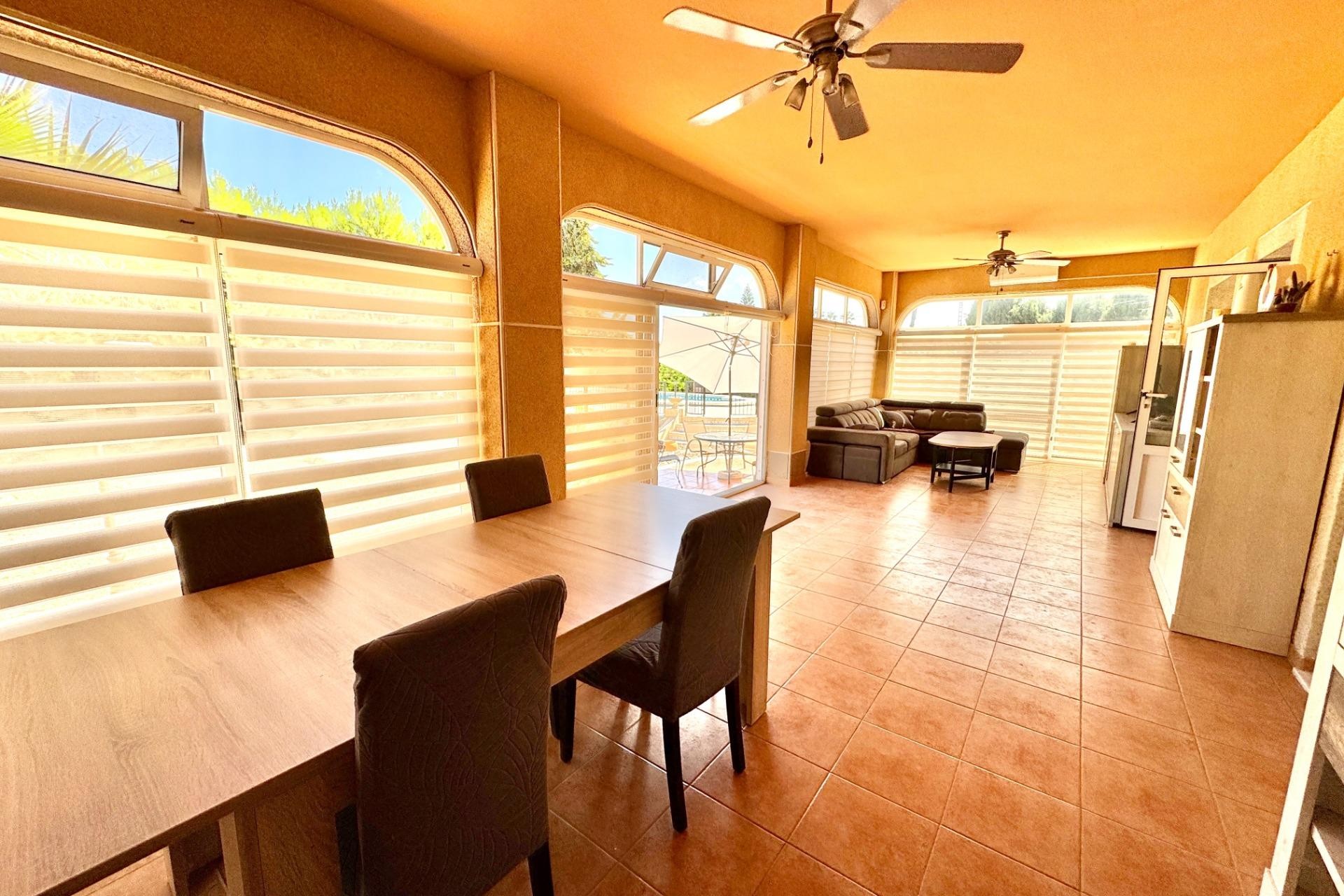 Återförsäljning - Villa -
Dolores - Cmno. Escorredor