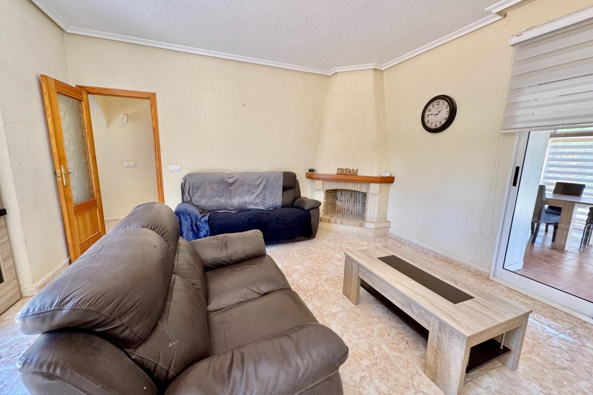 Återförsäljning - Villa -
Dolores - Cmno. Escorredor