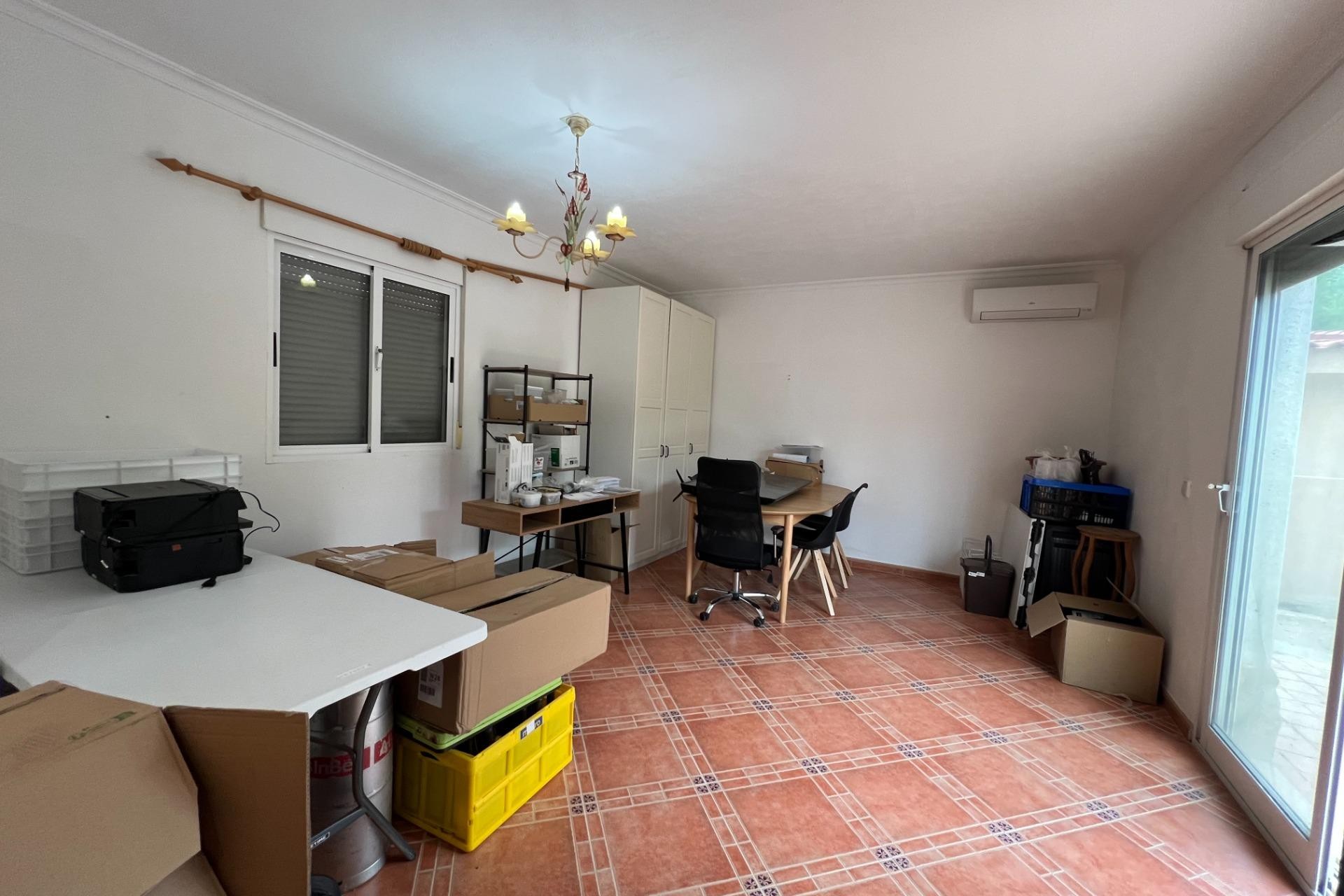 Återförsäljning - Villa -
Dolores - Cmno. Escorredor