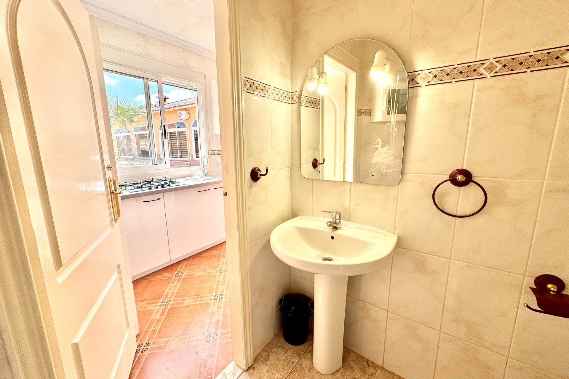 Återförsäljning - Villa -
Dolores - Cmno. Escorredor