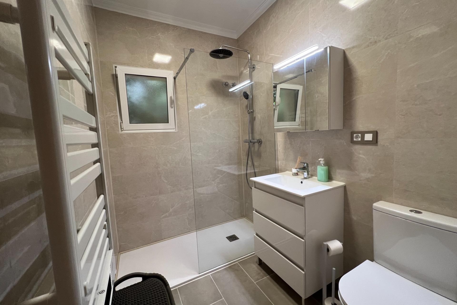 Återförsäljning - Villa -
Dolores - Cmno. Escorredor