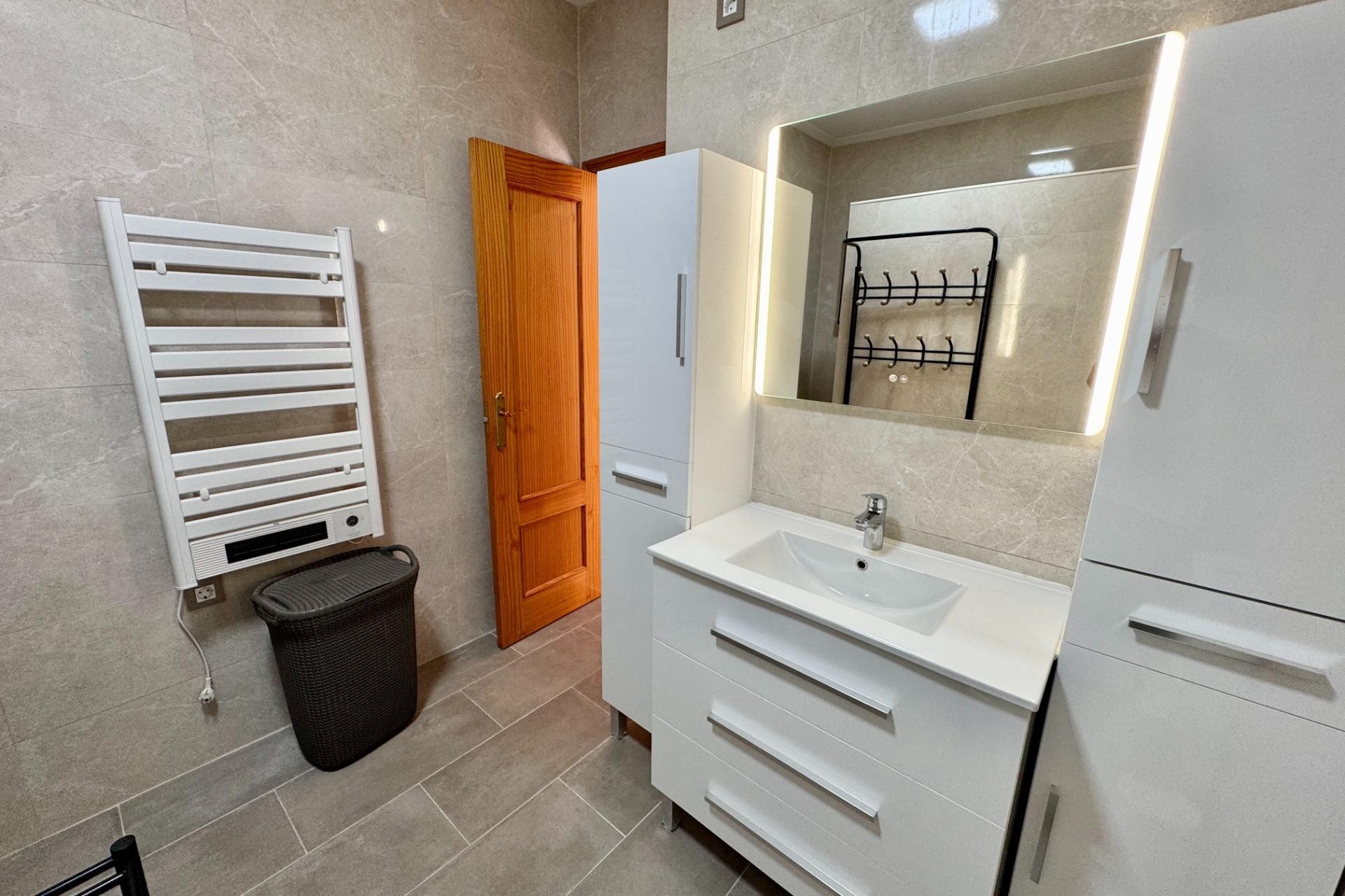 Återförsäljning - Villa -
Dolores - Cmno. Escorredor