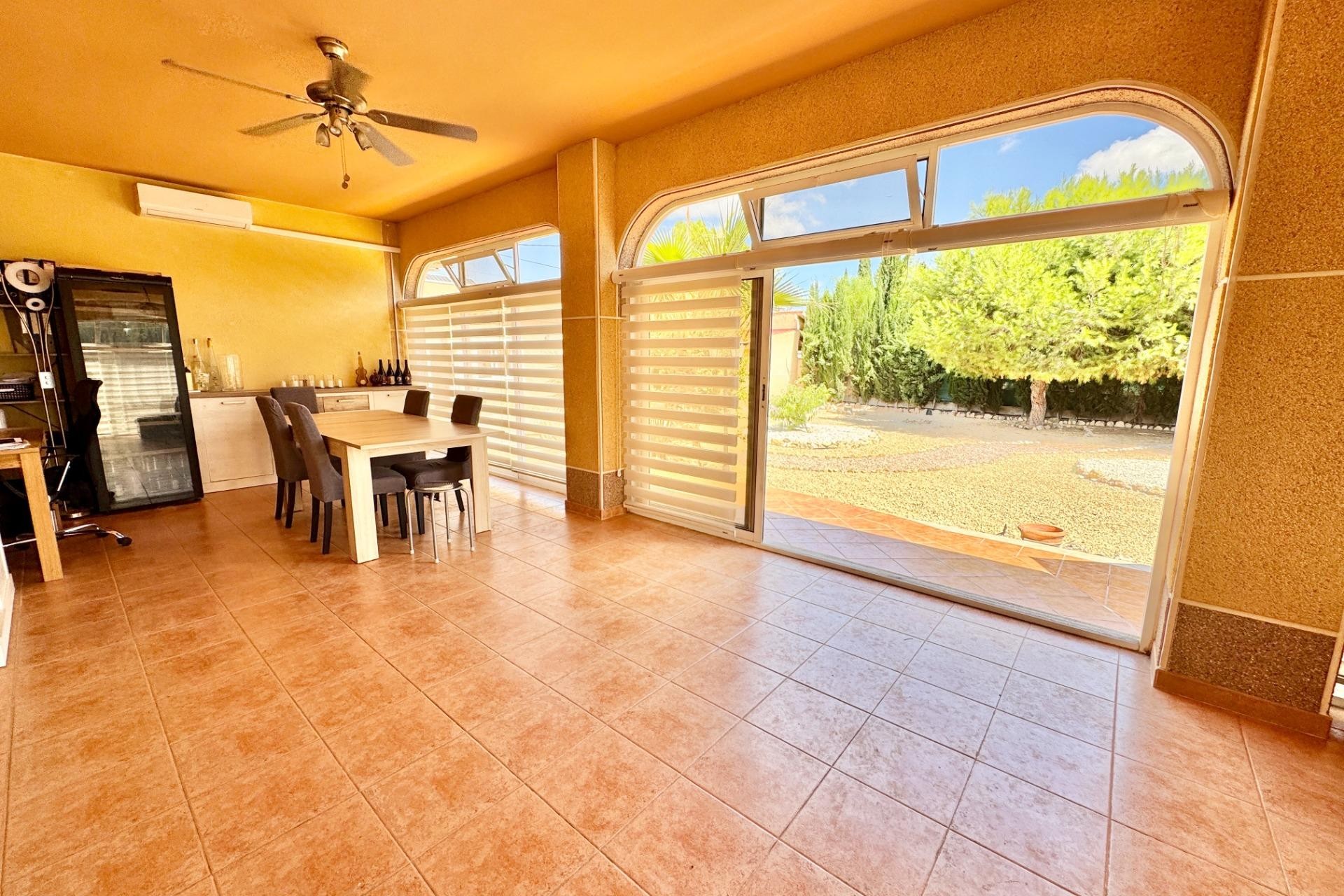 Återförsäljning - Villa -
Dolores - Cmno. Escorredor