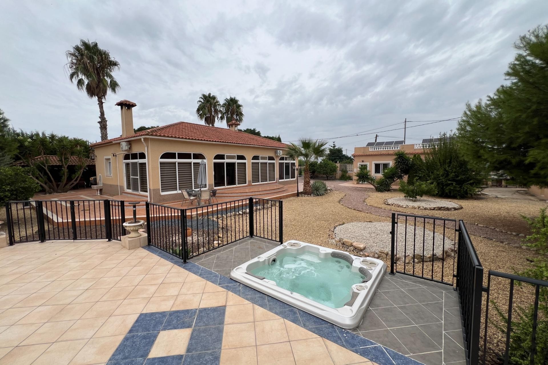 Återförsäljning - Villa -
Dolores - Cmno. Escorredor