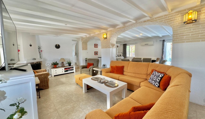 Återförsäljning - Villa -
Dolores - Comunidad Valenciana