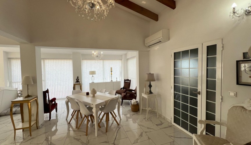 Återförsäljning - Villa -
Dolores - Comunidad Valenciana