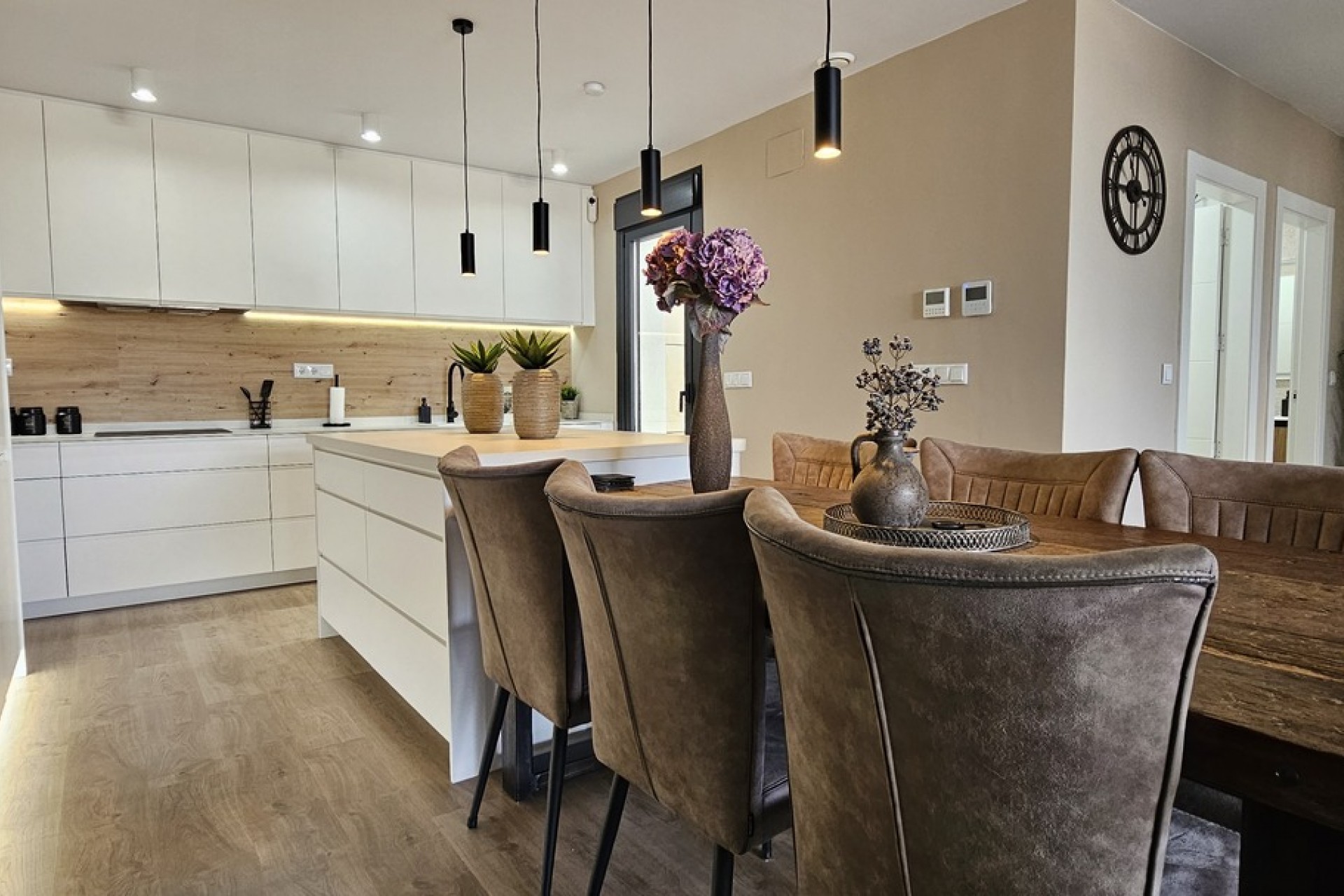 Återförsäljning - Villa -
Dolores - Sector 4