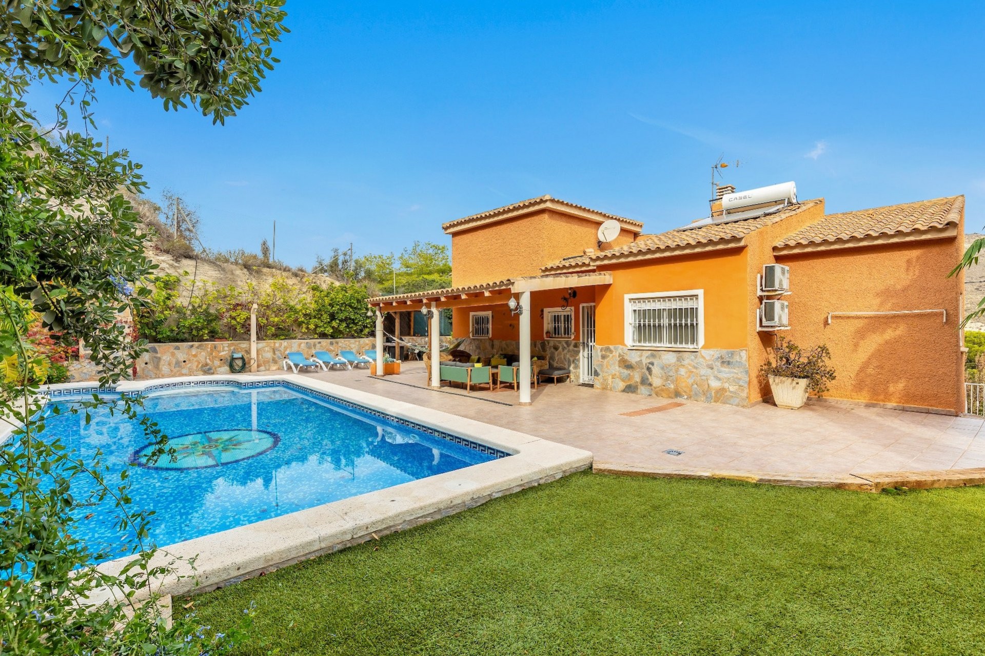 Återförsäljning - Villa -
El Campello - Costa Blanca