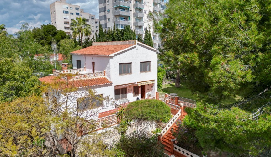 Återförsäljning - Villa -
El Campello - Costa Blanca