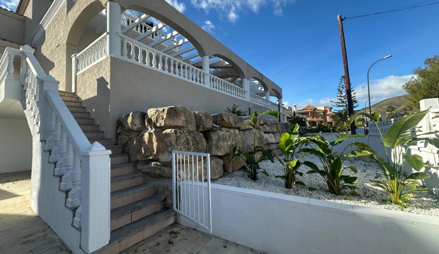 Återförsäljning - Villa -
El Campello - Costa Blanca