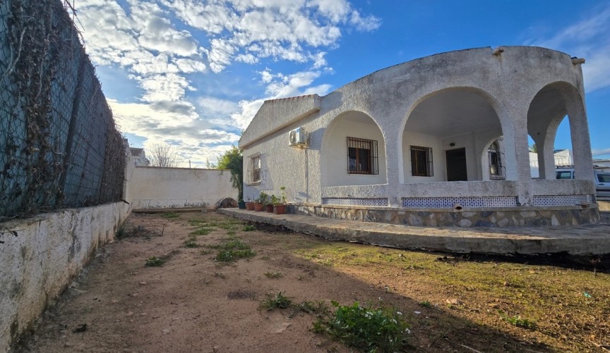 Återförsäljning - Villa -
El Chaparral - Inland