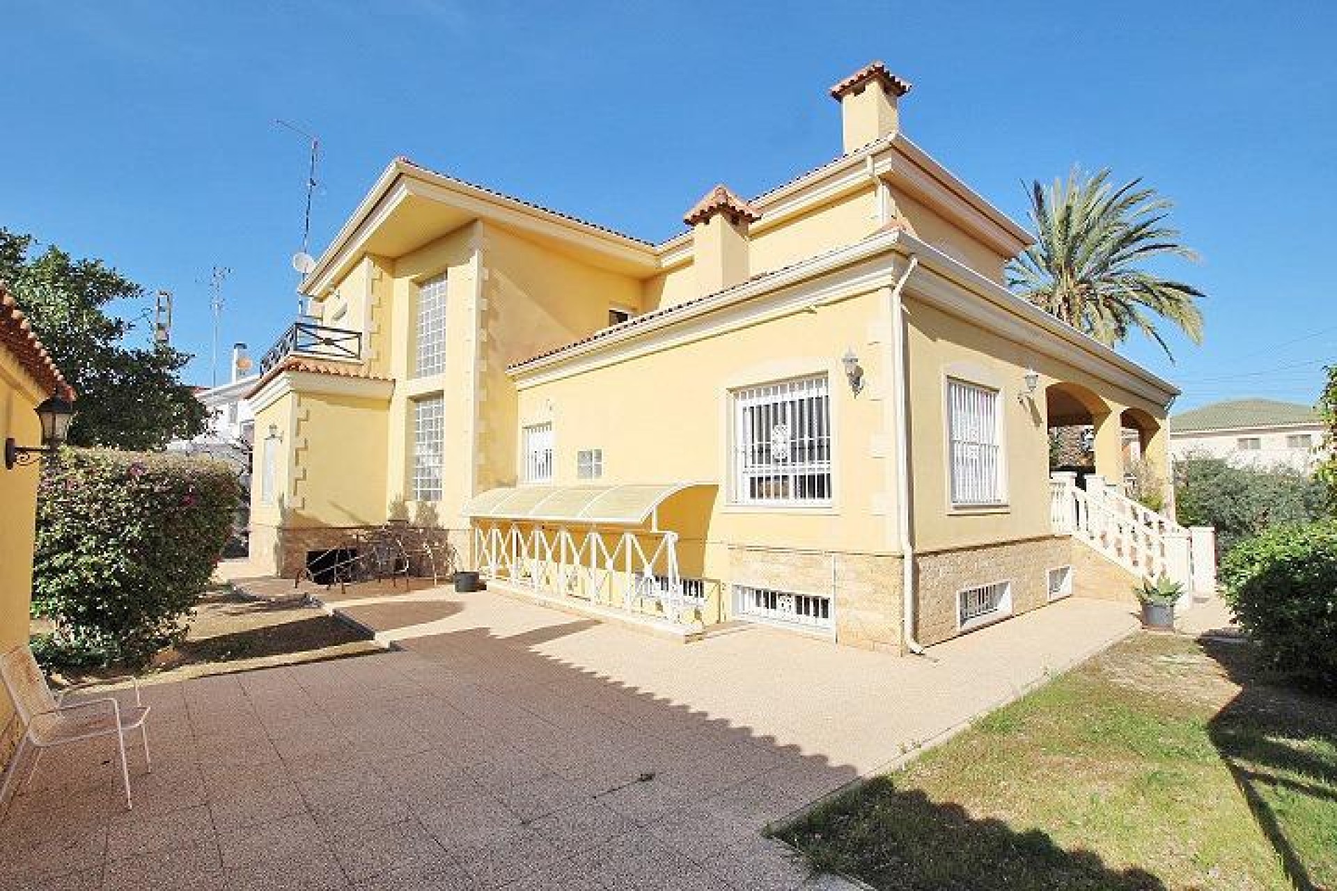 Återförsäljning - Villa -
Elche - Altabix
