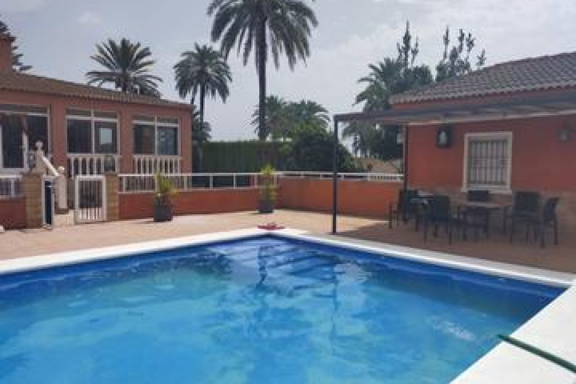 Återförsäljning - Villa -
Elche - Costa Blanca