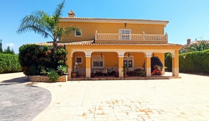 Återförsäljning - Villa -
Elche - Costa Blanca