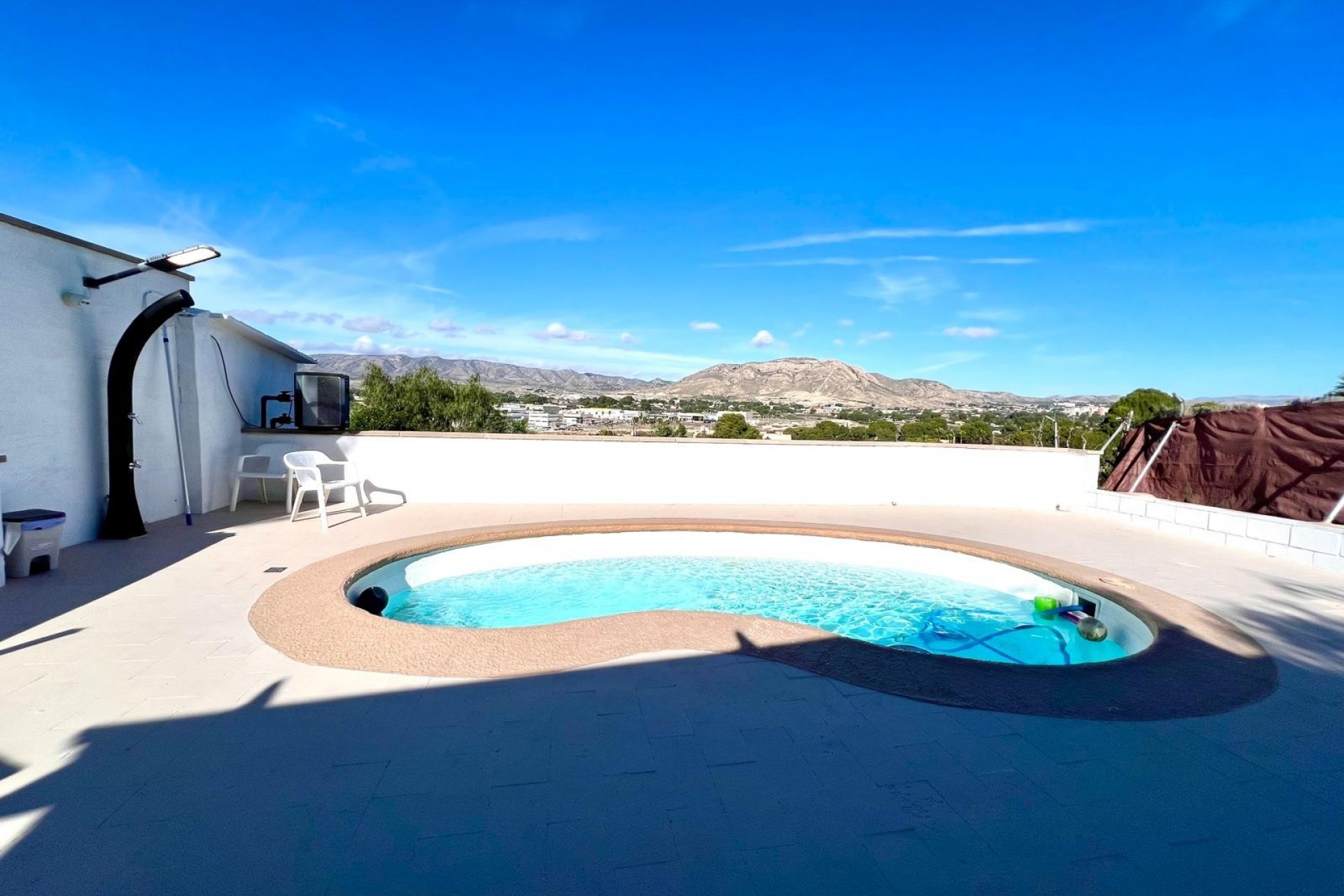 Återförsäljning - Villa -
Elda - Inland