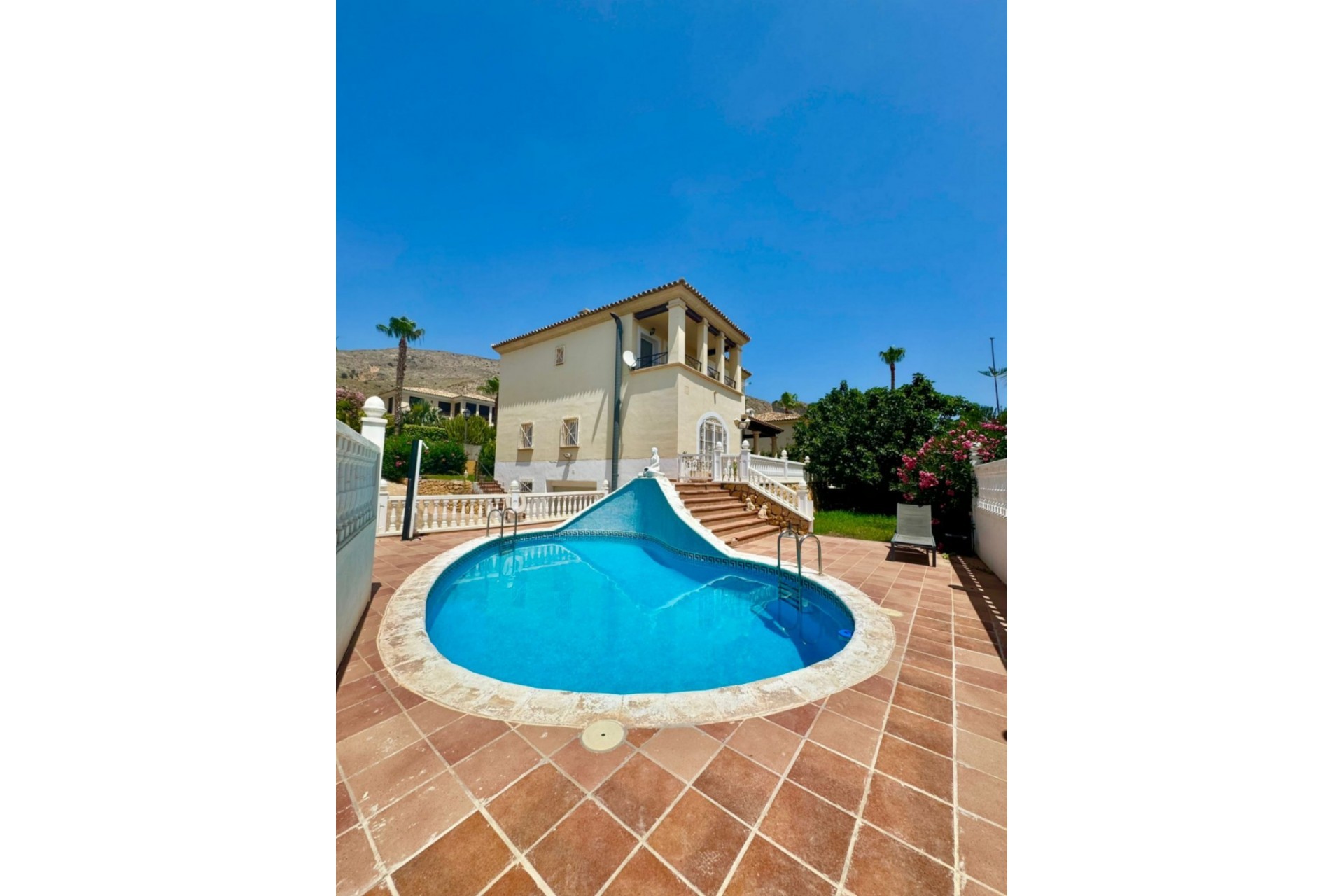 Återförsäljning - Villa -
Finestrat - Costa Blanca