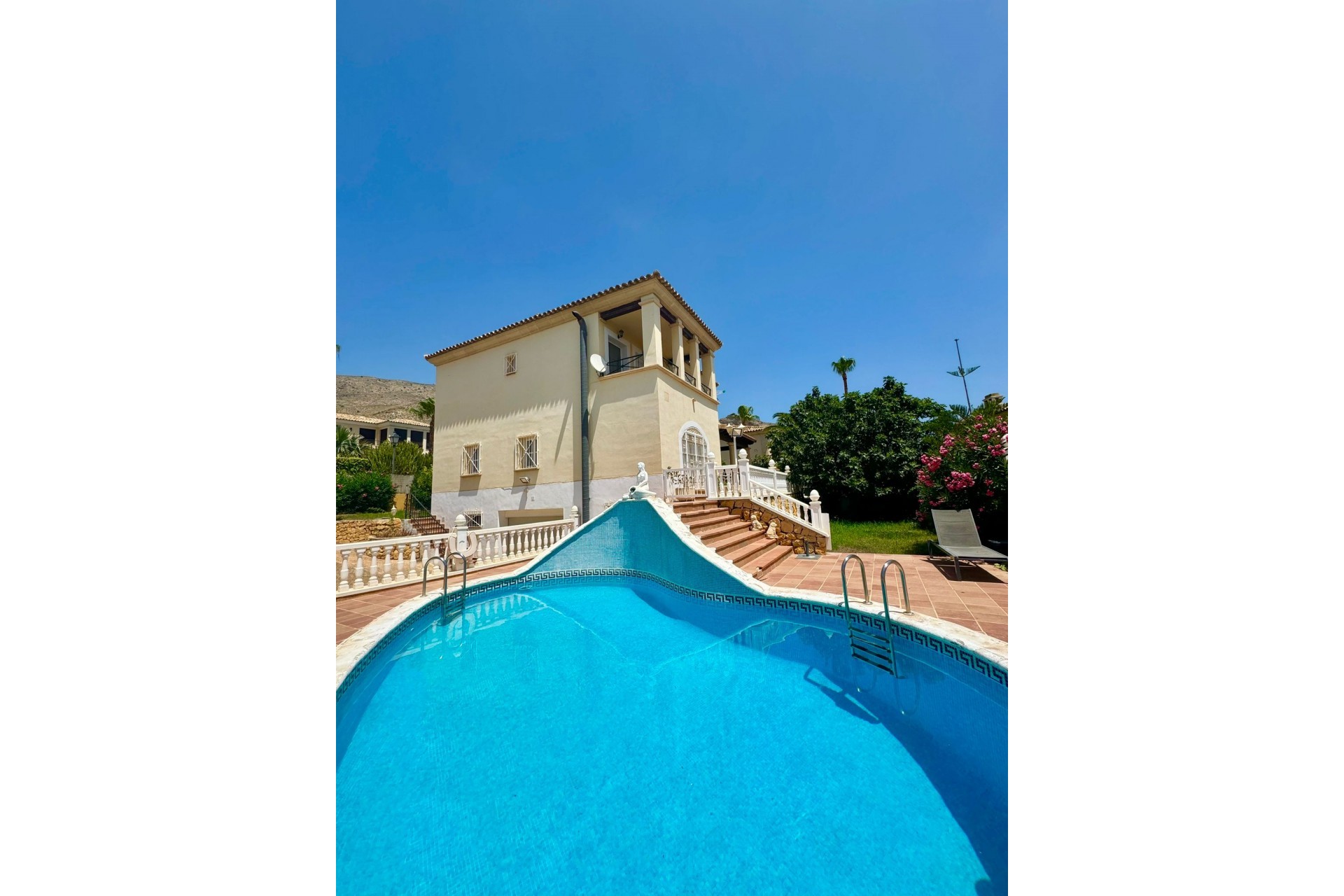 Återförsäljning - Villa -
Finestrat - Costa Blanca