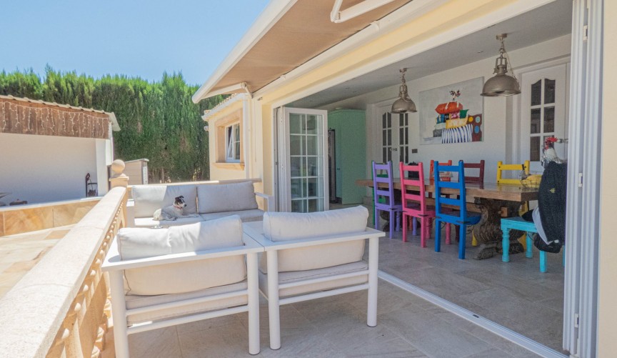 Återförsäljning - Villa -
Heredades - Costa Blanca