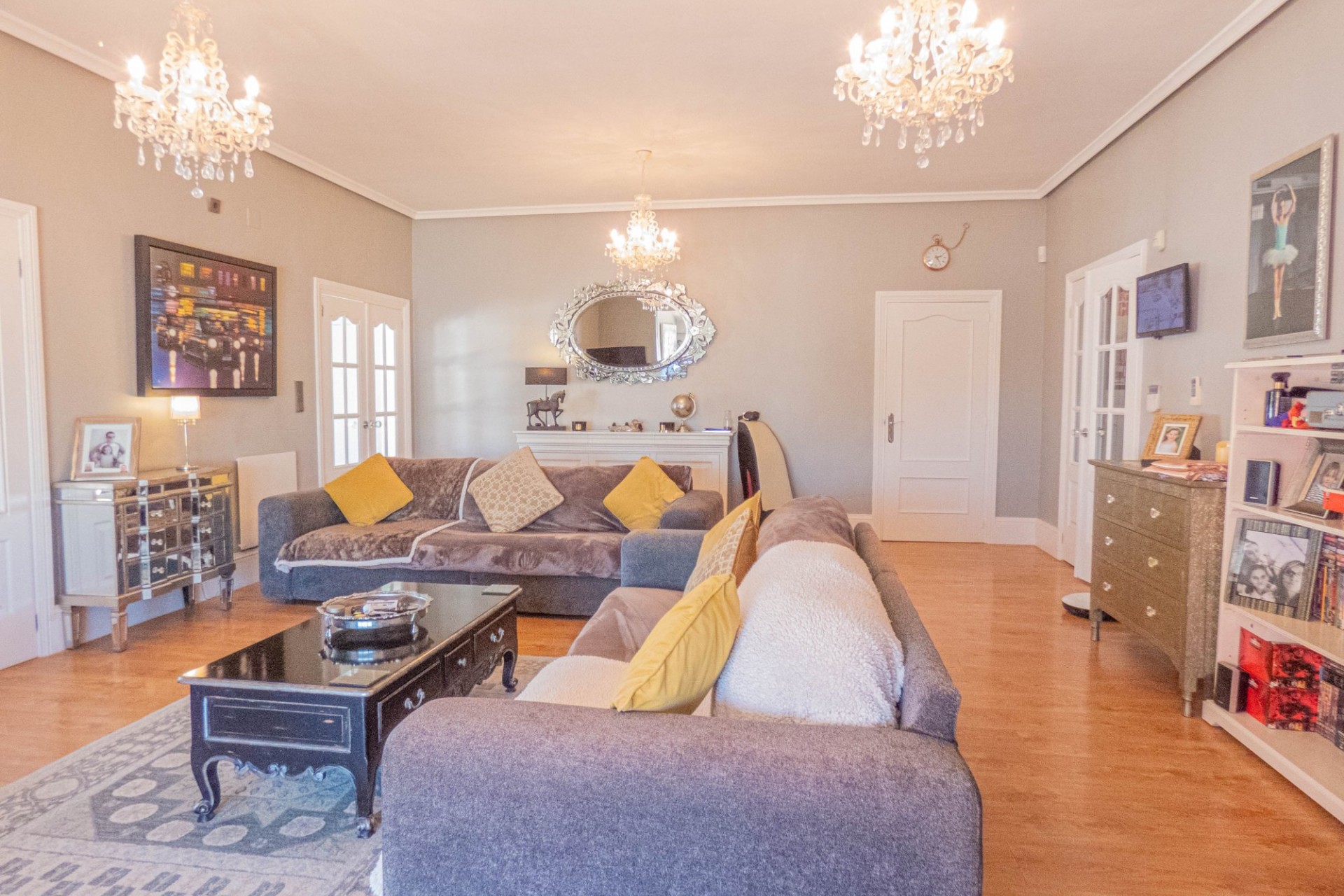 Återförsäljning - Villa -
Heredades - Costa Blanca