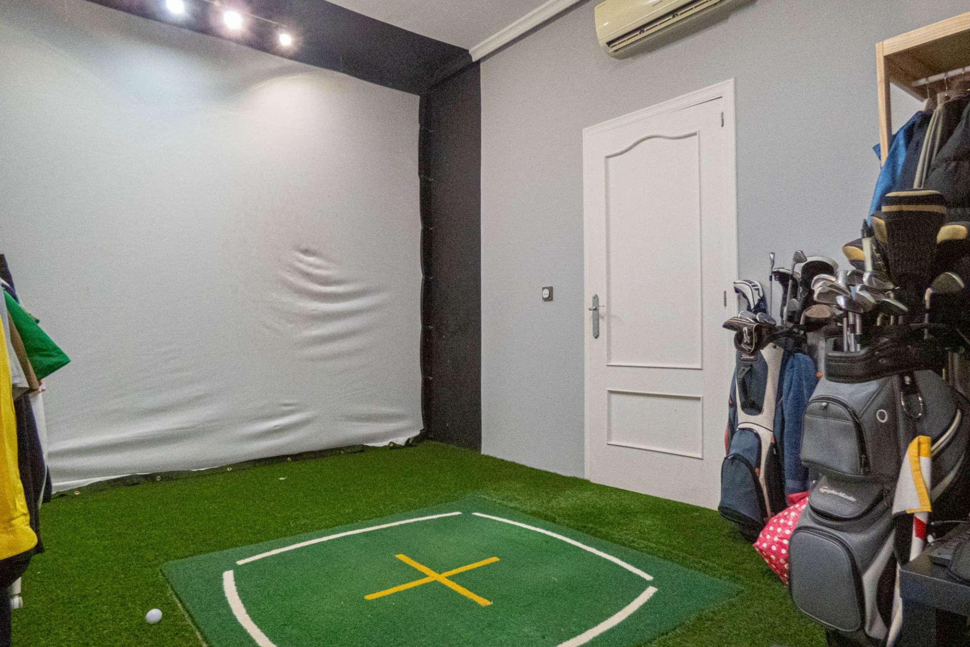 Återförsäljning - Villa -
Heredades - Costa Blanca