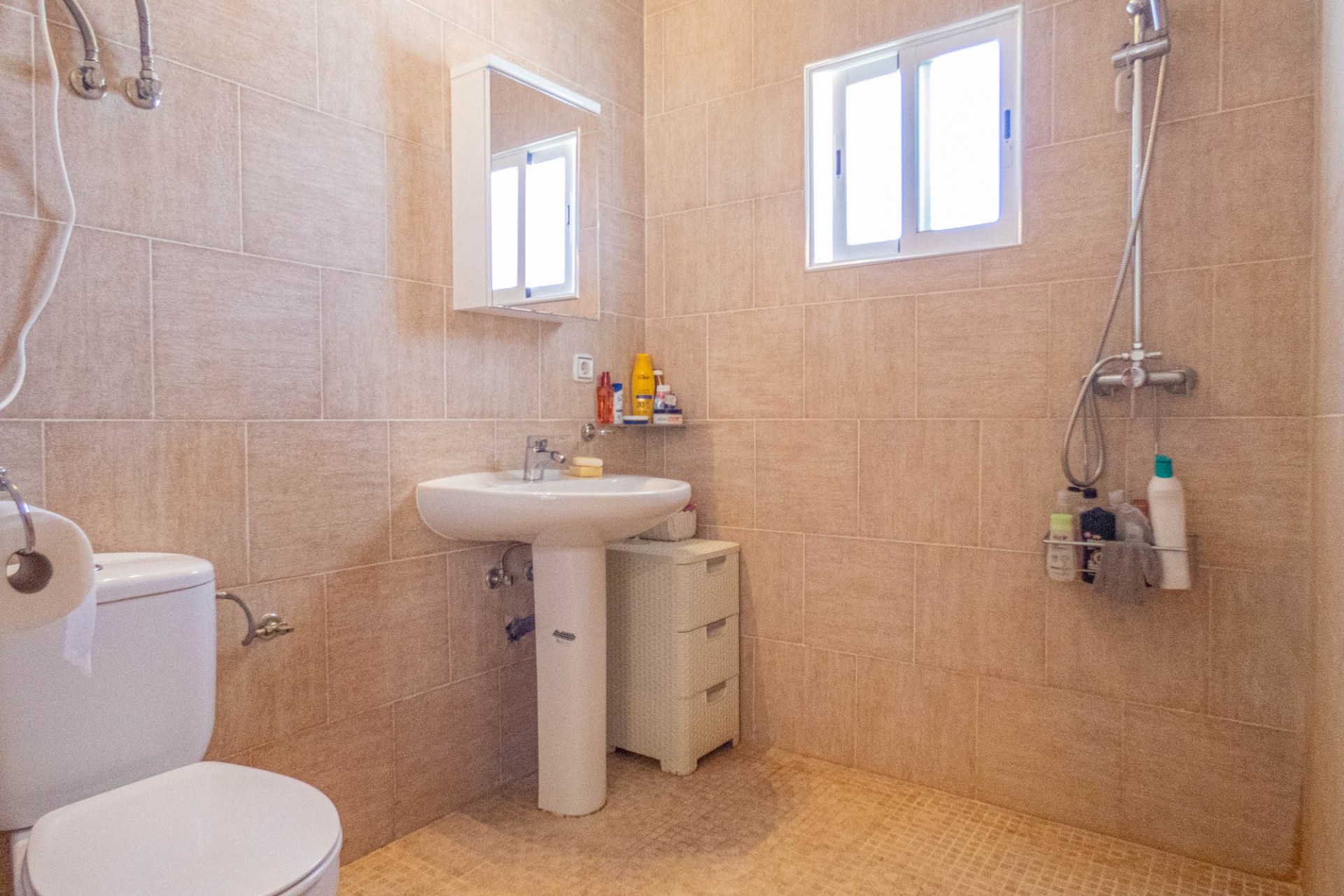 Återförsäljning - Villa -
Heredades - Costa Blanca