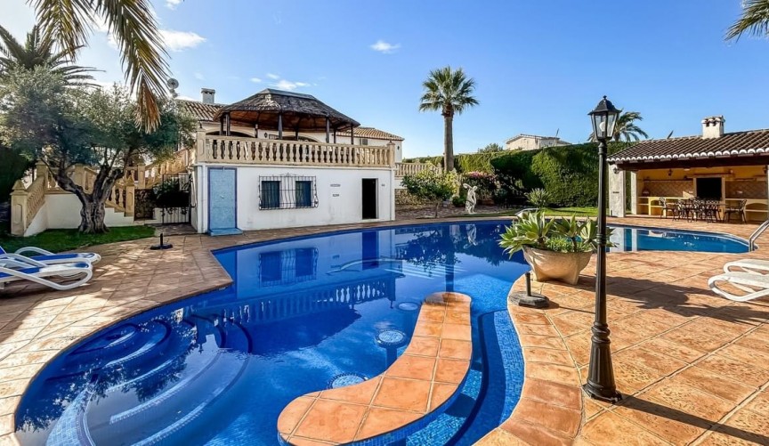 Återförsäljning - Villa -
Jávea - Costa Blanca