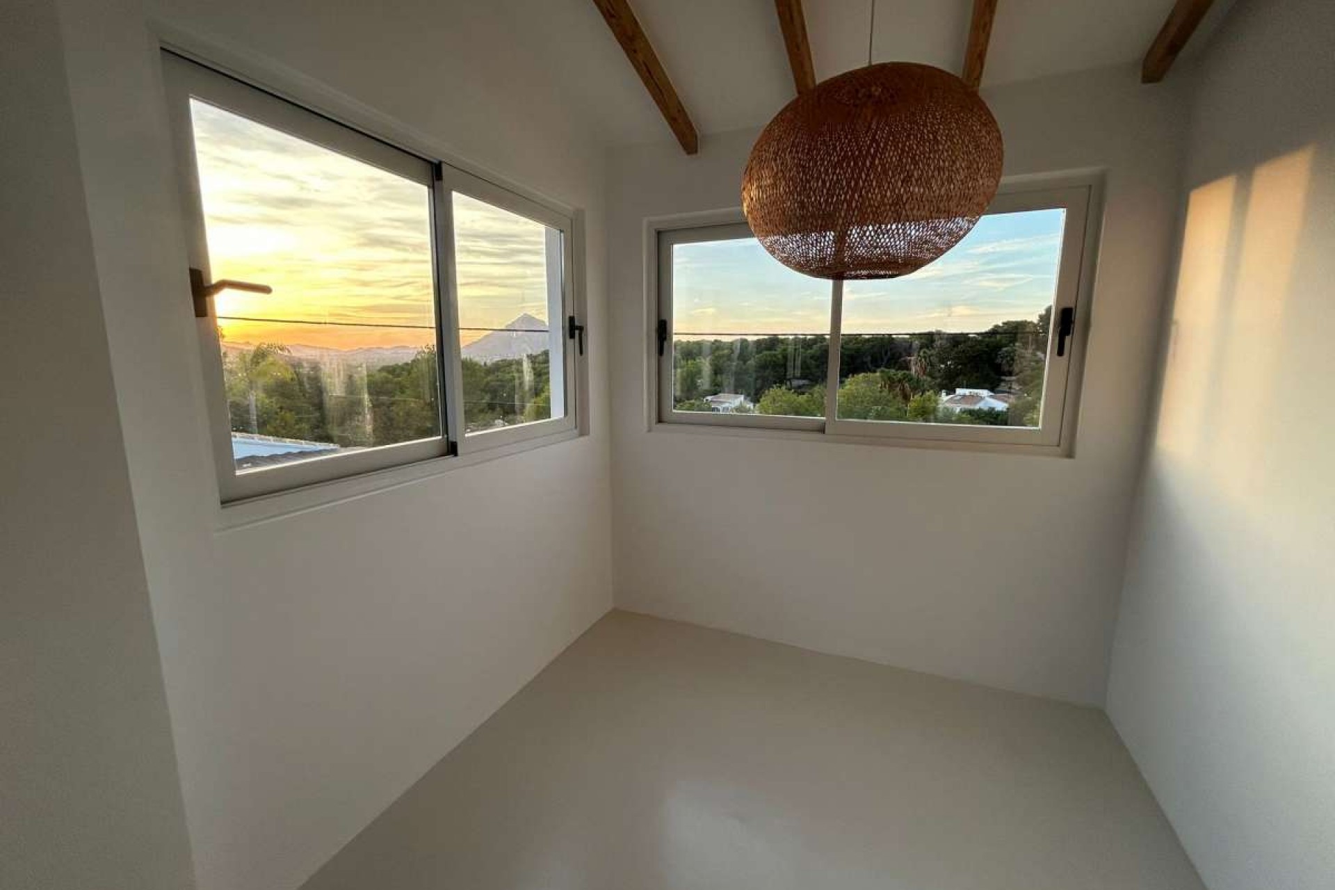 Återförsäljning - Villa -
Jávea - Costa Blanca