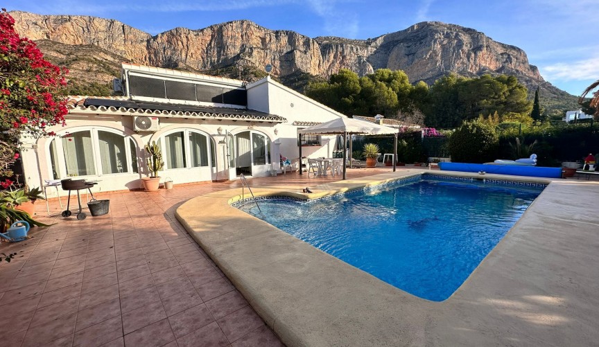 Återförsäljning - Villa -
Jávea - Costa Blanca