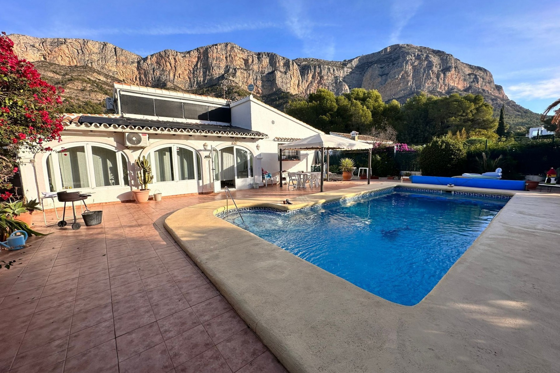 Återförsäljning - Villa -
Jávea - Costa Blanca