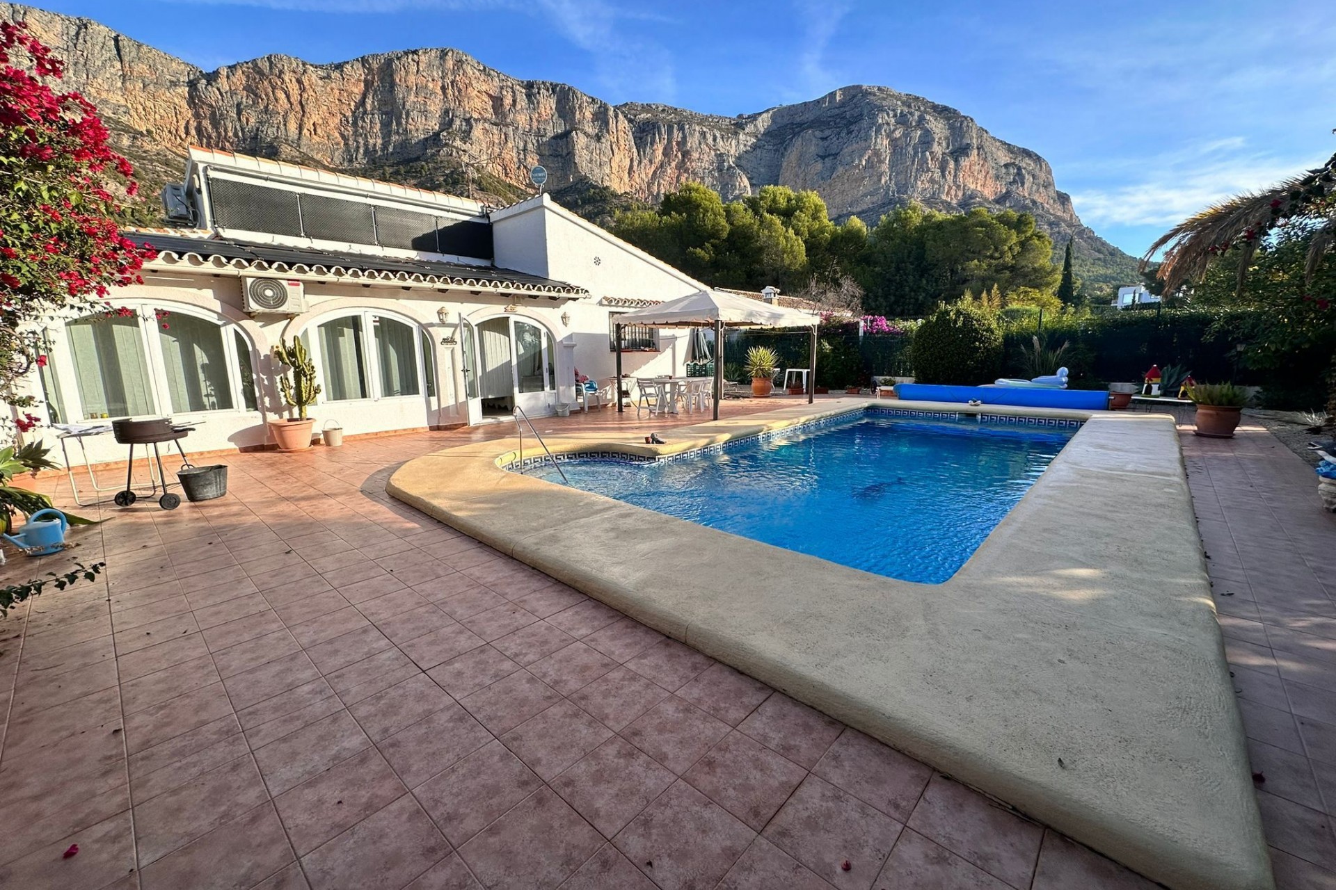 Återförsäljning - Villa -
Jávea - Costa Blanca