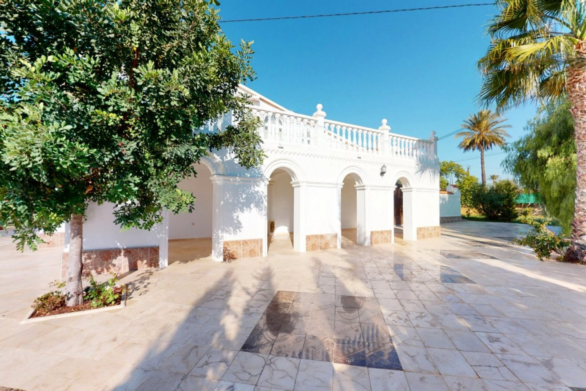 Återförsäljning - Villa -
La Marina - Alicante