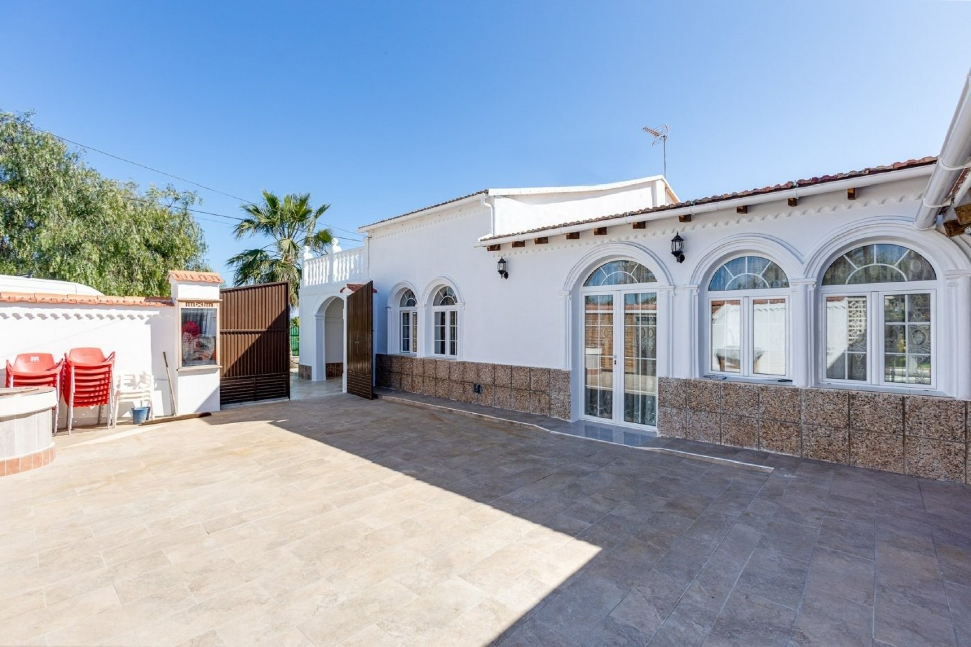 Återförsäljning - Villa -
La Marina - Alicante