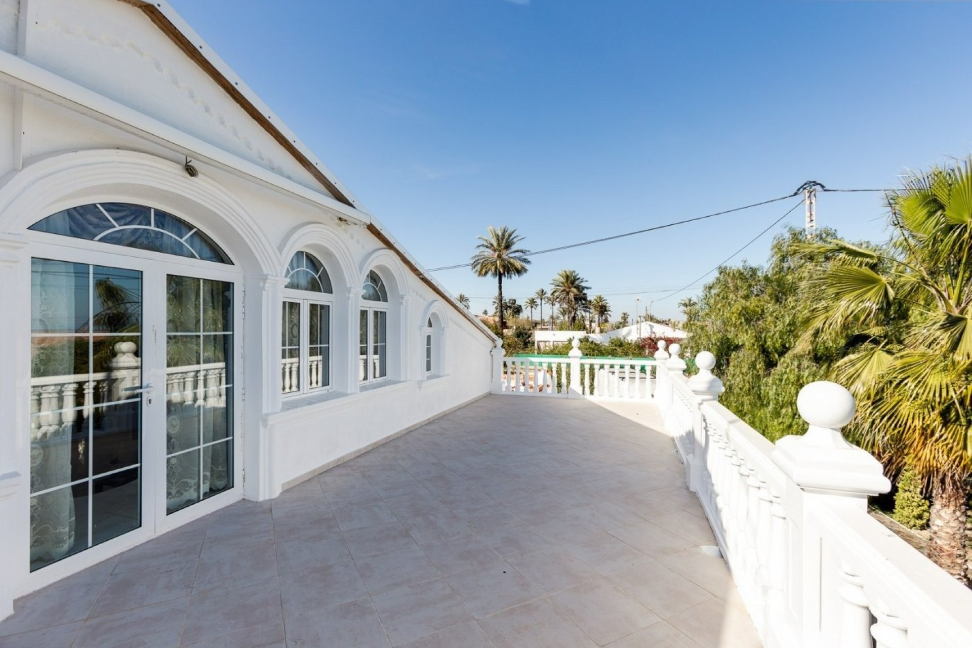 Återförsäljning - Villa -
La Marina - Alicante