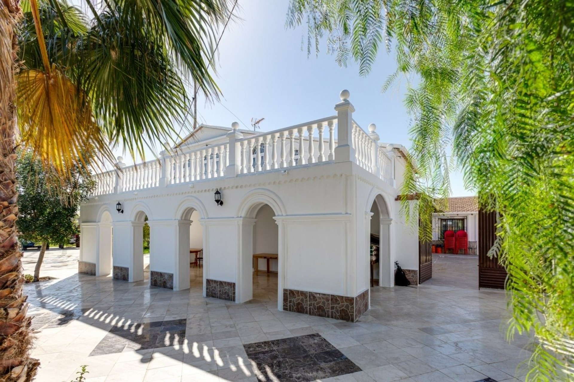 Återförsäljning - Villa -
La Marina - Alicante