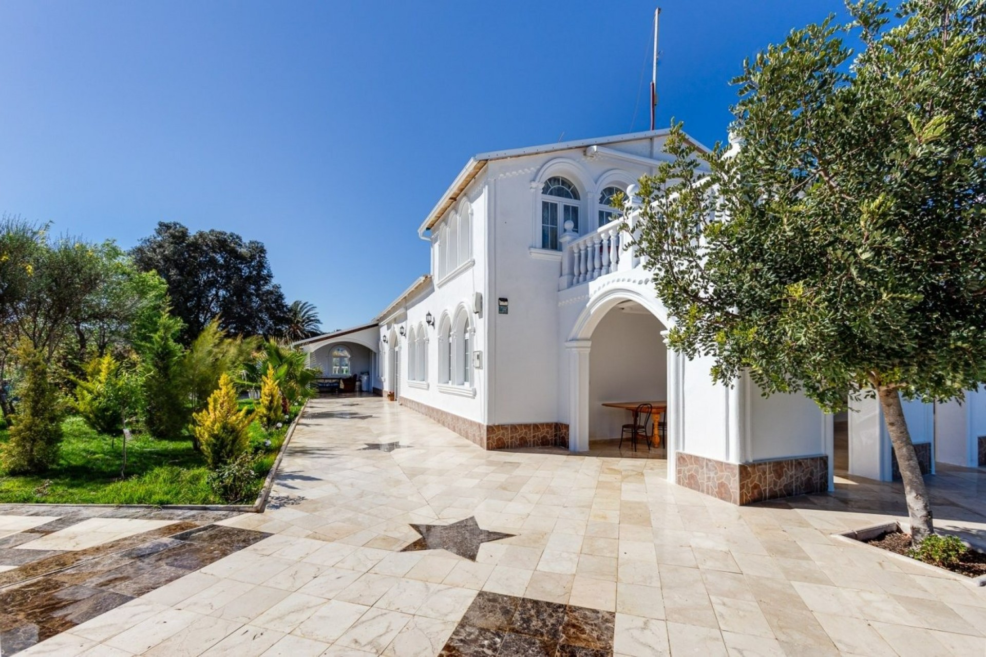 Återförsäljning - Villa -
La Marina - Alicante