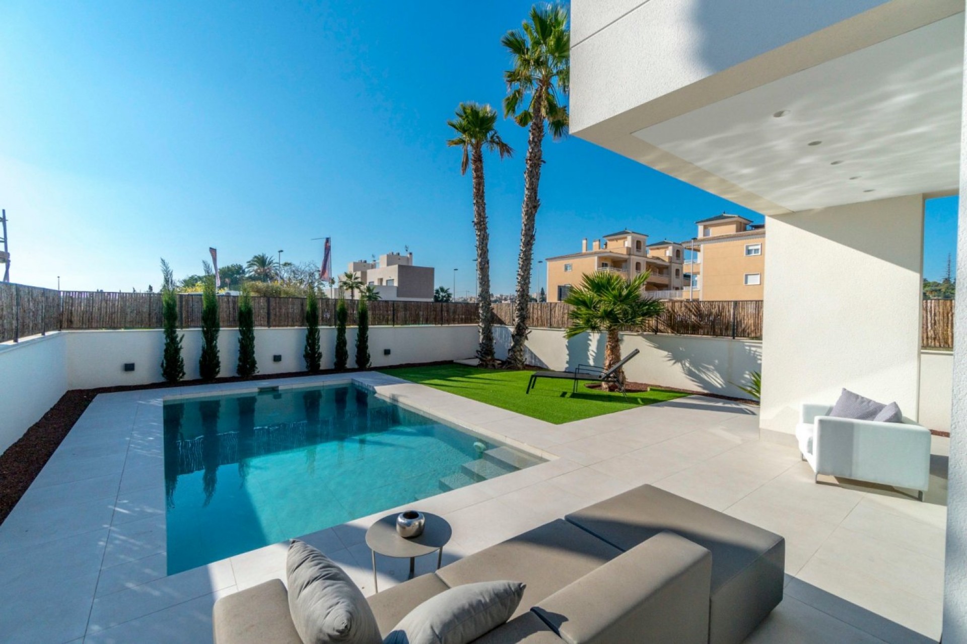 Återförsäljning - Villa -
La Marina - Costa Blanca