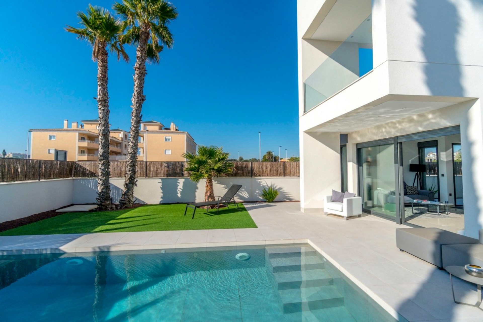 Återförsäljning - Villa -
La Marina - Costa Blanca