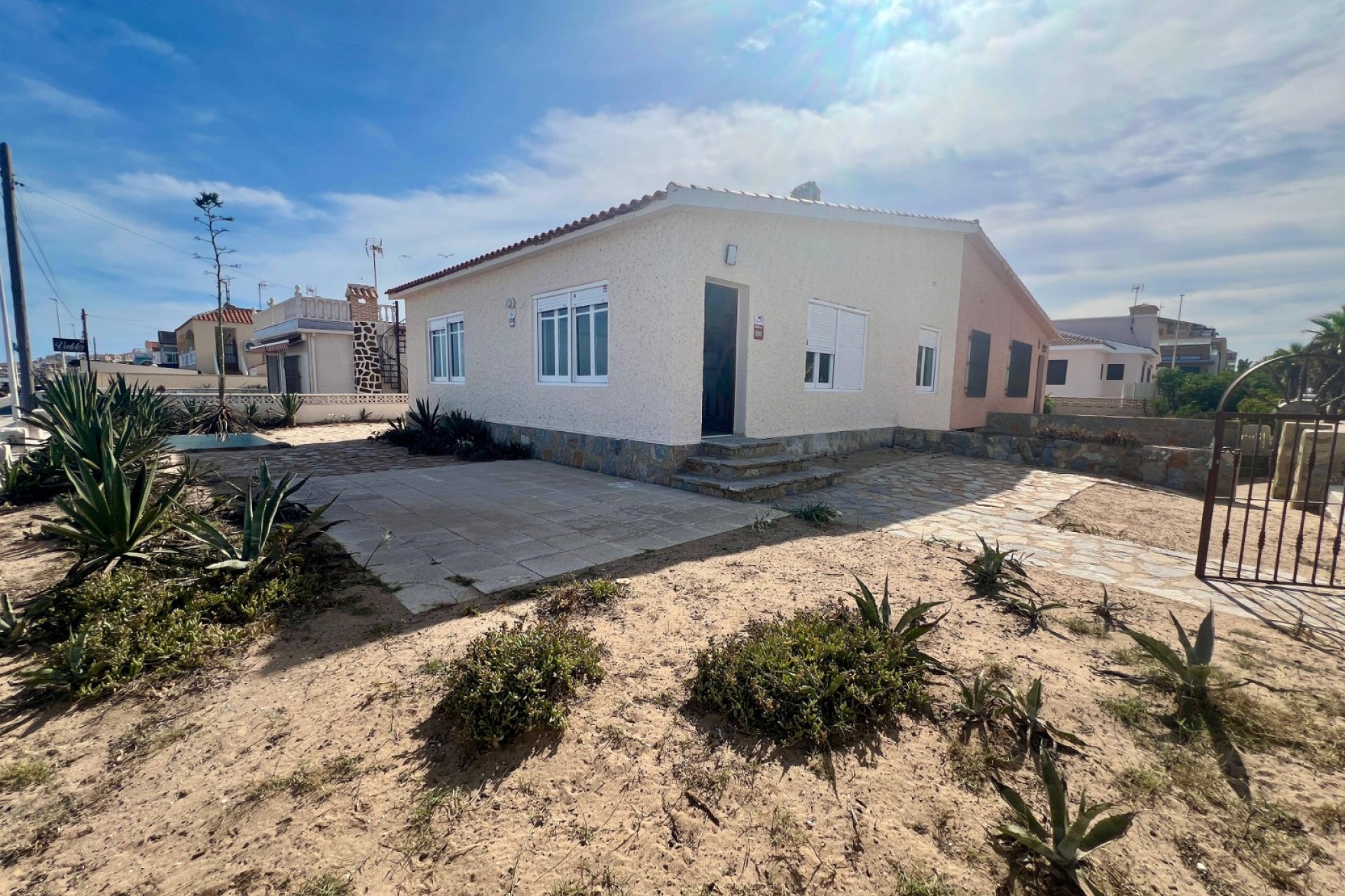 Återförsäljning - Villa -
La Mata - Costa Blanca