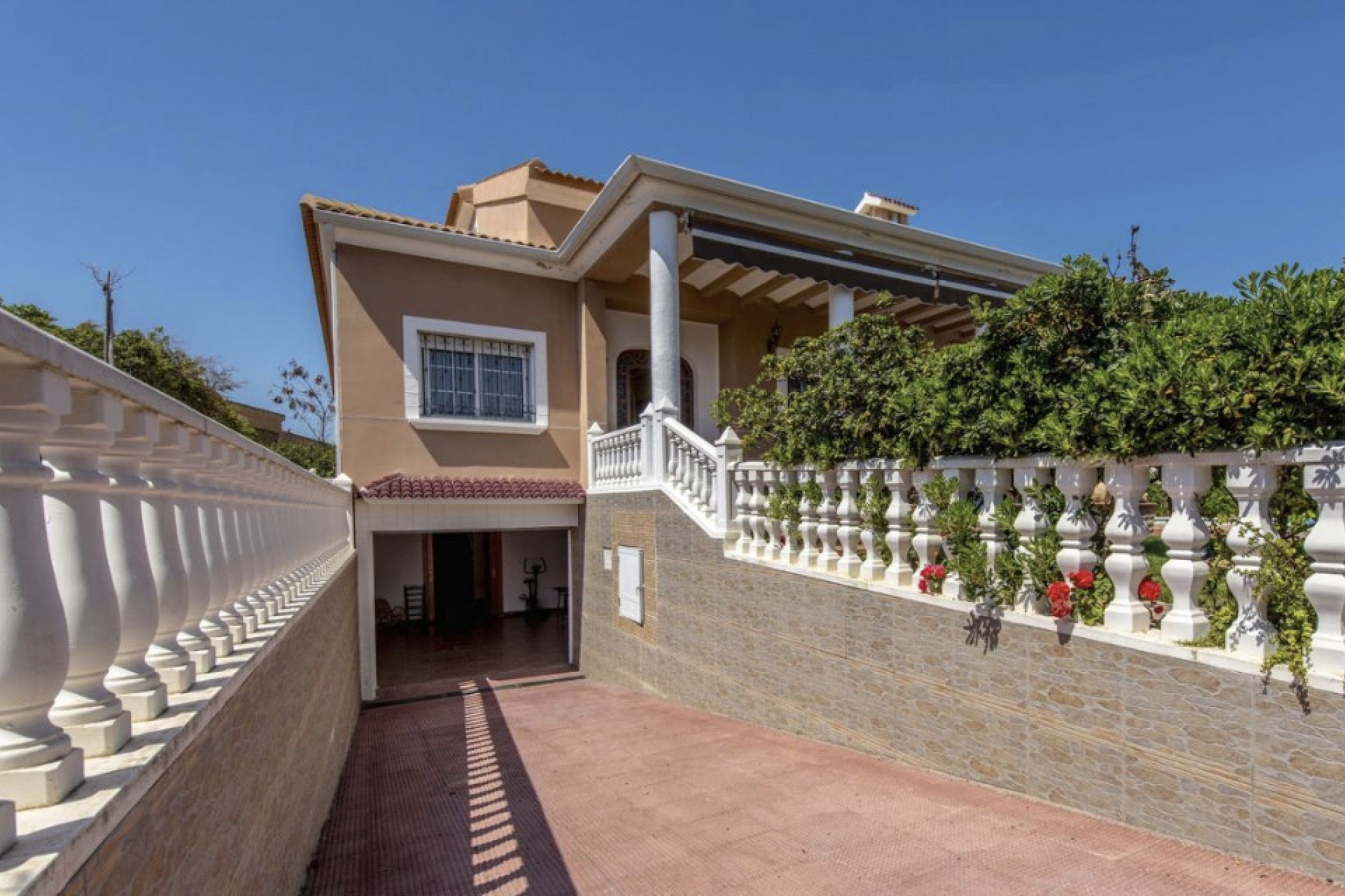 Återförsäljning - Villa -
La Mata - Costa Blanca