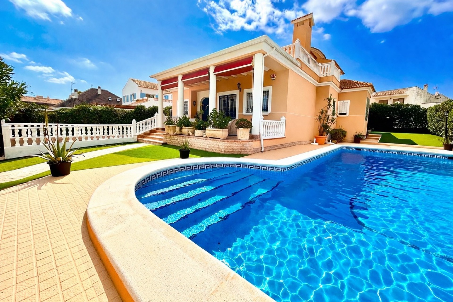 Återförsäljning - Villa -
La Mata - Costa Blanca