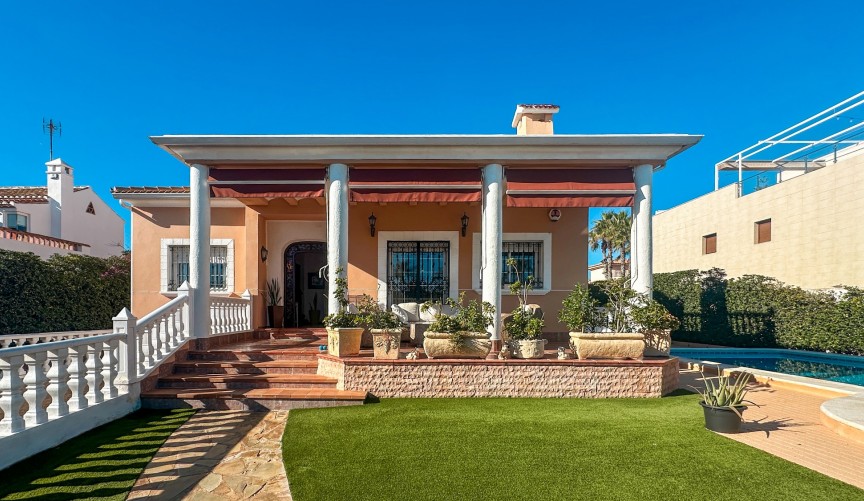 Återförsäljning - Villa -
La Mata - Costa Blanca