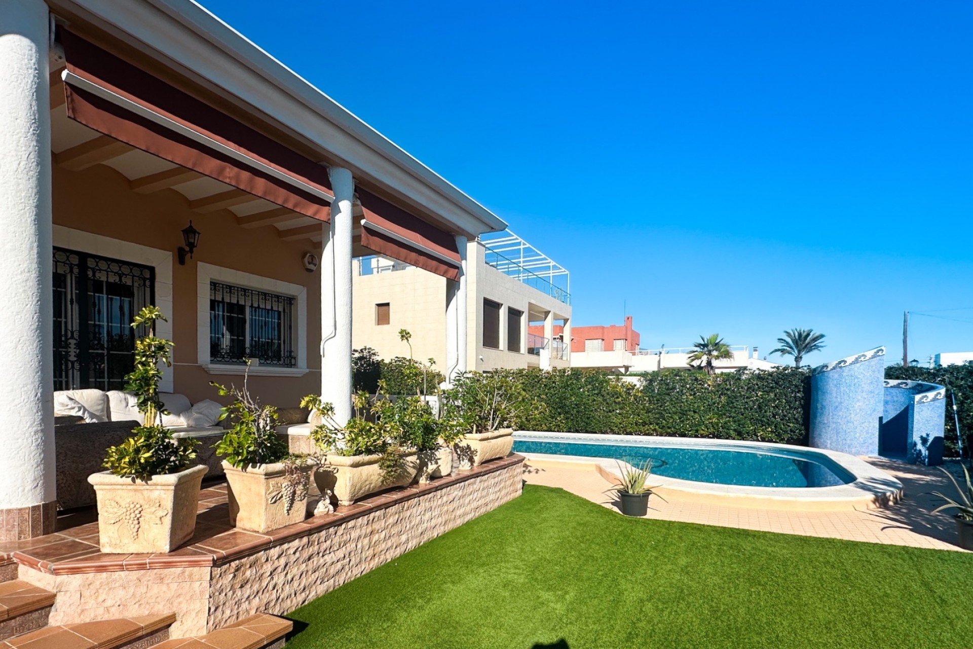 Återförsäljning - Villa -
La Mata - Costa Blanca