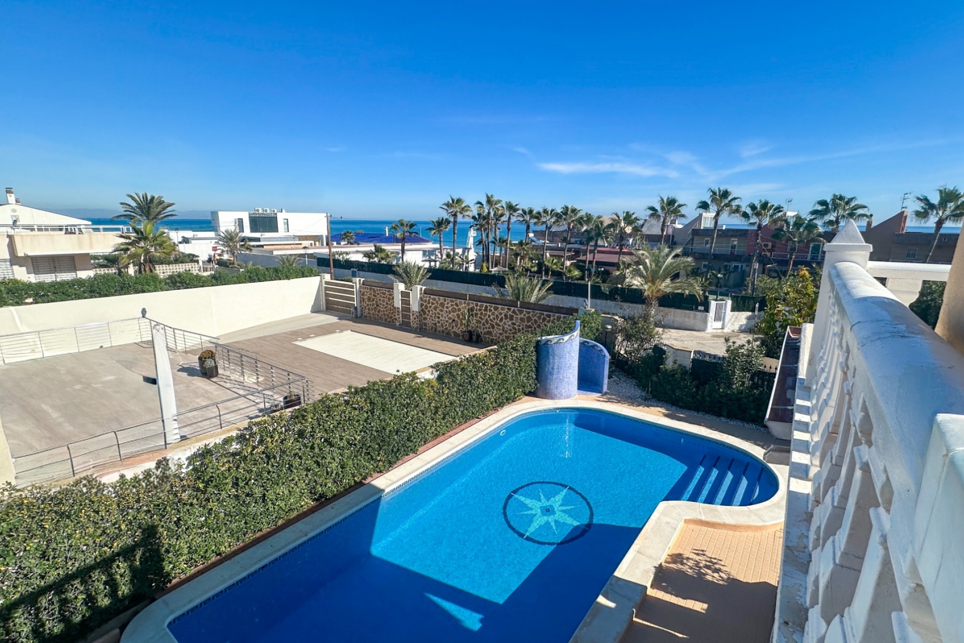 Återförsäljning - Villa -
La Mata - Costa Blanca