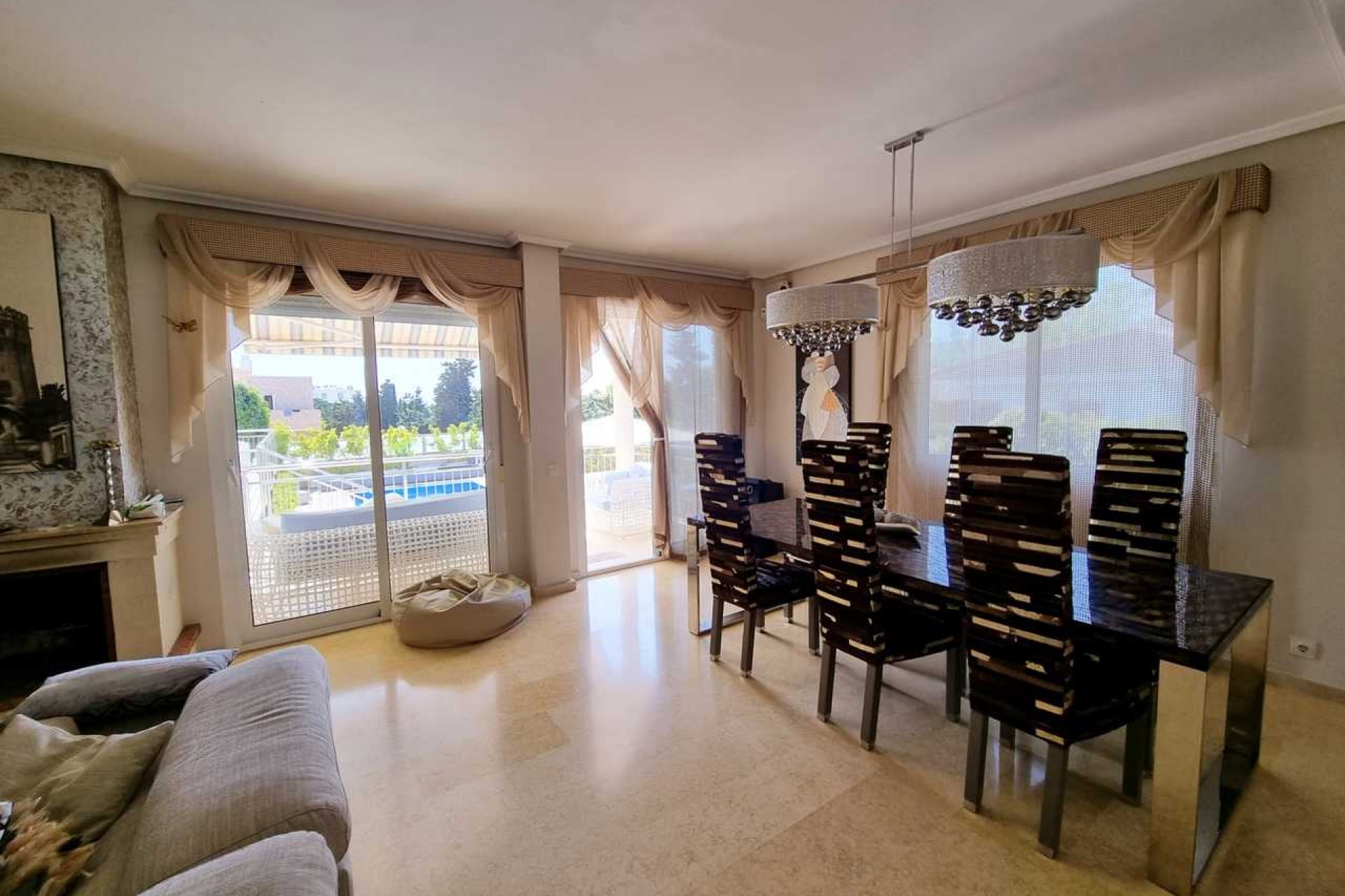 Återförsäljning - Villa -
La Mata - Costa Blanca