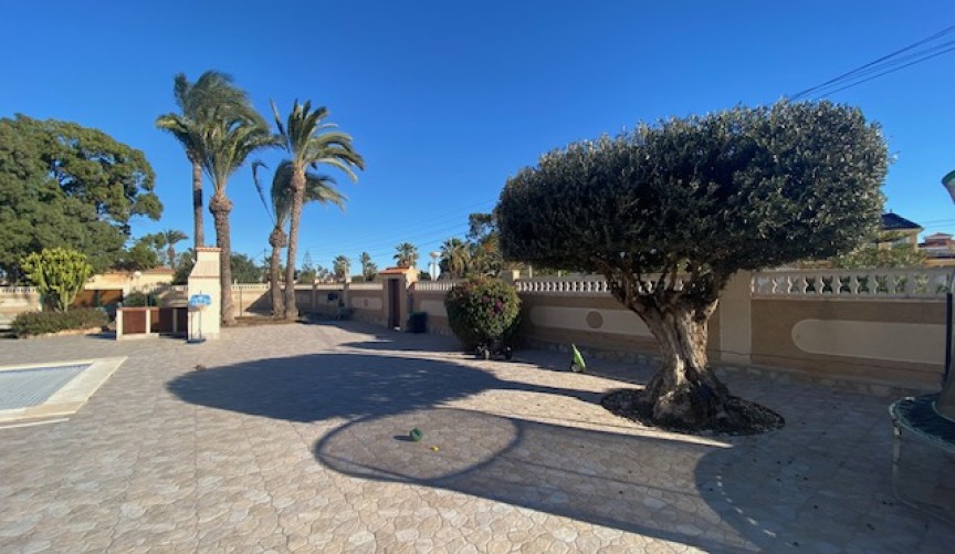 Återförsäljning - Villa -
La Siesta - Costa Blanca