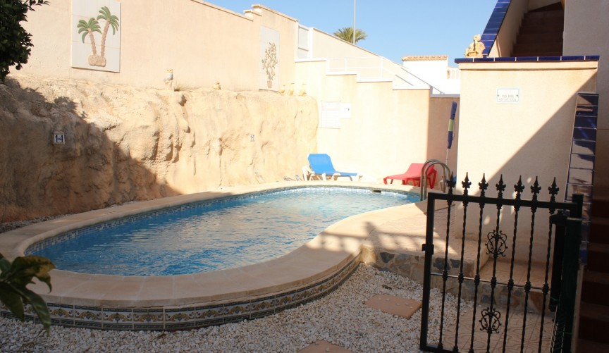 Återförsäljning - Villa -
La Zenia - Costa Blanca