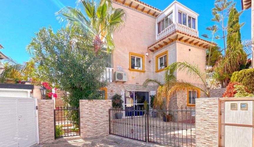 Återförsäljning - Villa -
La Zenia - Costa Blanca