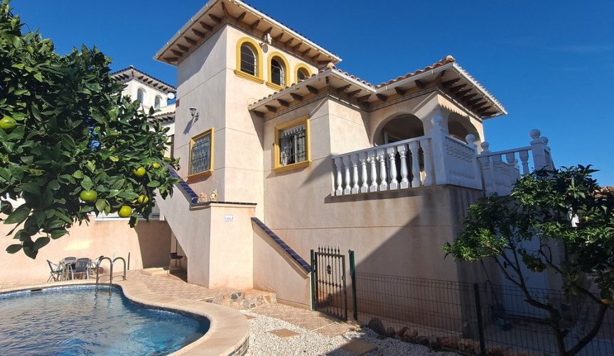 Återförsäljning - Villa -
La Zenia - Costa Blanca